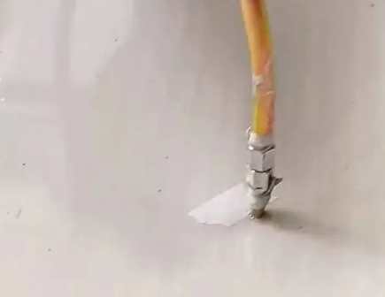 武清瓷砖空鼓维修公司专业解答在瓷砖铺贴过程中，如果使用的砂料过粗（如全部使用了粗砂），可能会导致以下问题
